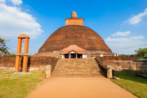 Day 2: Visit Lellama Market, Ancient Anuradhapura, and Bawa’s Heritance Kandalama